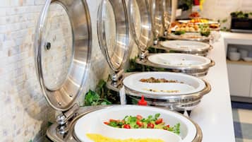 Café da manhã com buffet todos os dias mediante uma taxa
