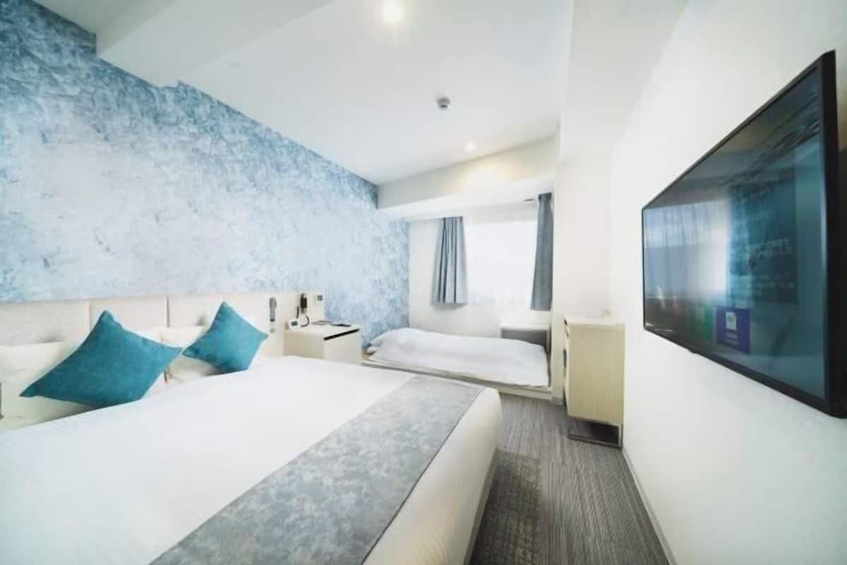 In-room safe, desk, soundproofing, free WiFi