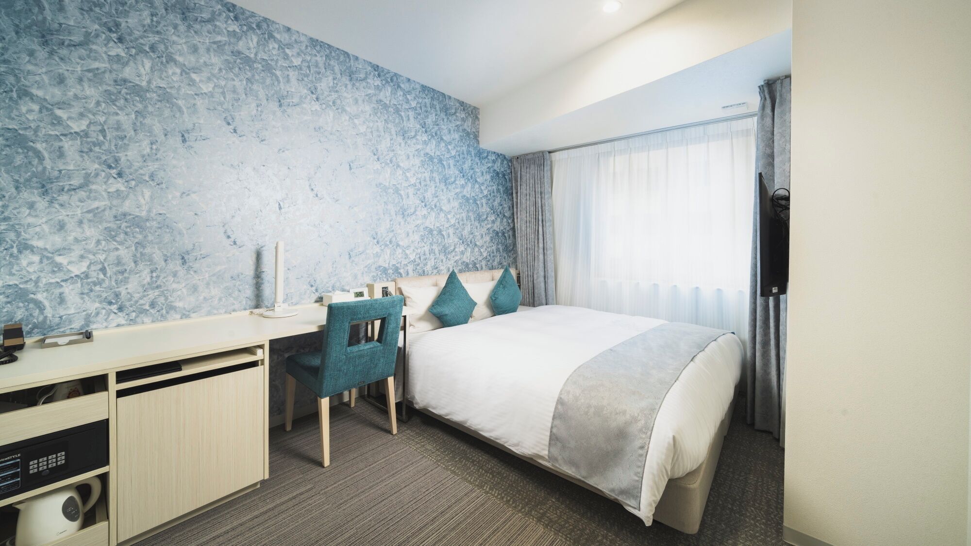 In-room safe, desk, soundproofing, free WiFi