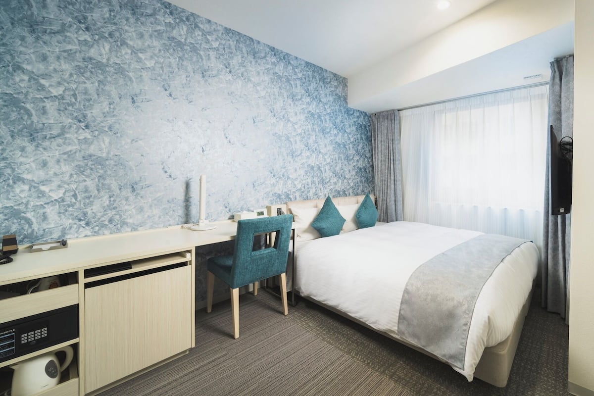 In-room safe, desk, soundproofing, free WiFi