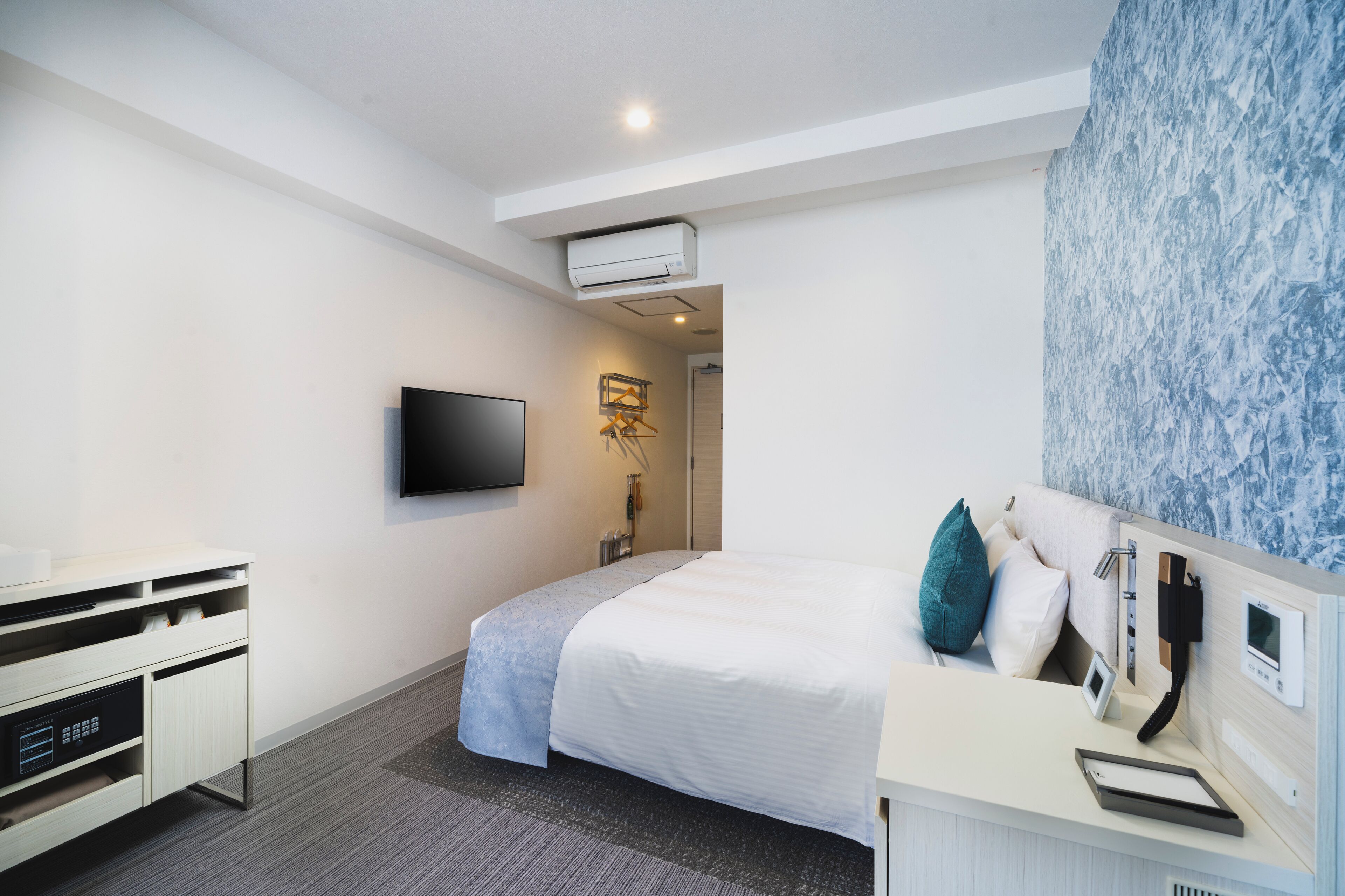 1 bedroom, in-room safe, desk, soundproofing