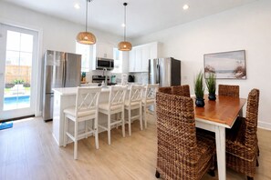Dining - "Sunseeker"| Golf Cart | Private Pool | Private Beach Access (Miramar Beach)