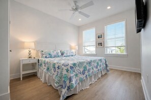 8 slaapkamers, een strijkplank/strijkijzer, wifi, beddengoed