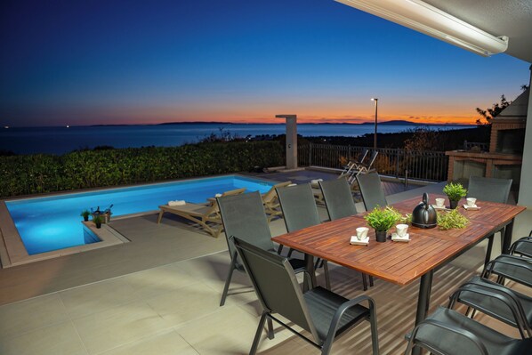 Deluxe-Villa, 4 Schlafzimmer, Meerblick | Terrasse/Patio