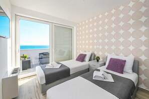 Villa Deluxe, 4 camere da letto, vista mare | Una cassaforte in camera, ferro/asse da stiro