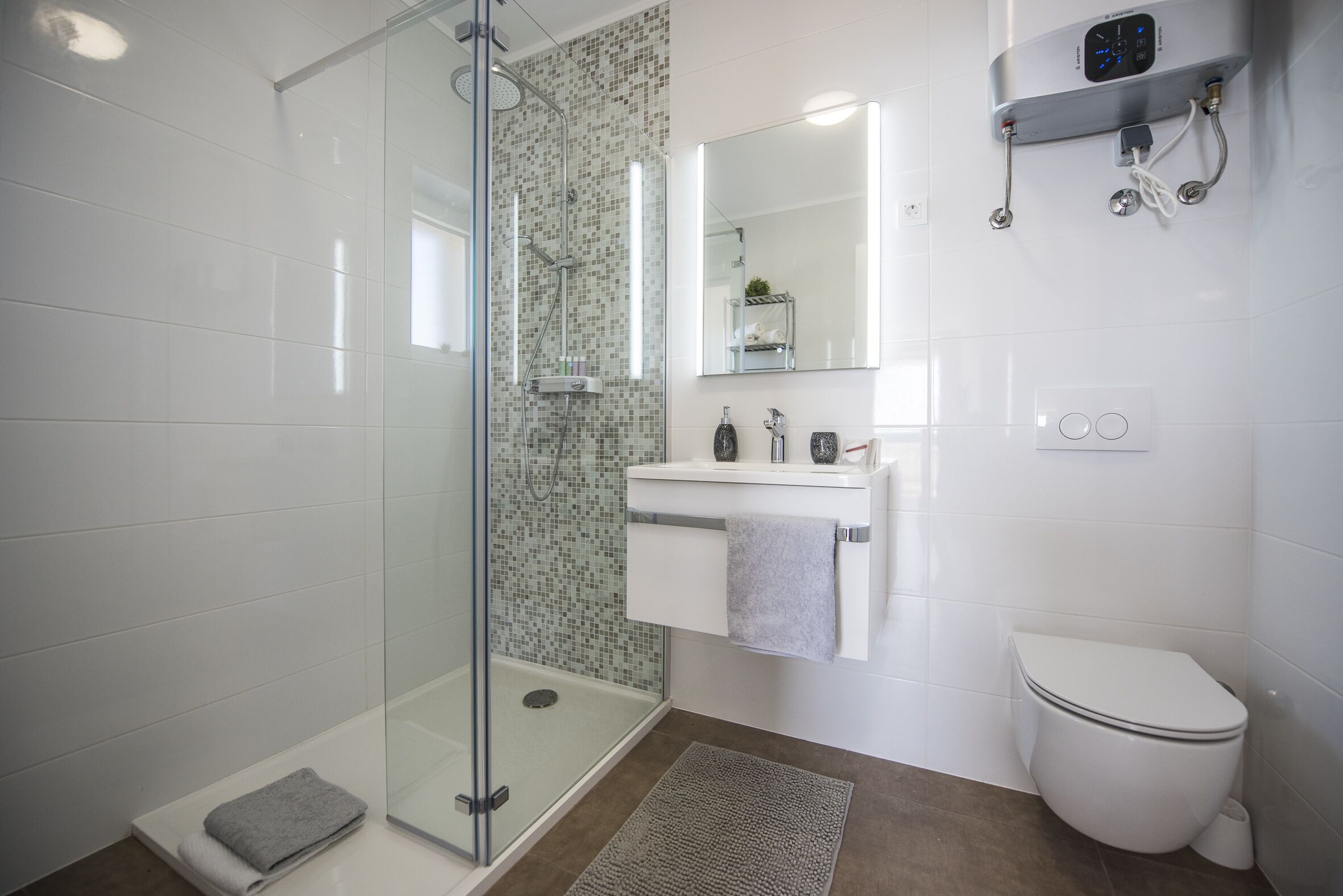 Deluxe Villa, 4 Bedrooms, Sea View | Bathroom | Shower, hair dryer, towels, soap