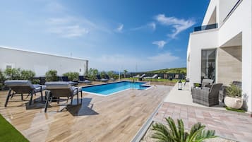 Vila luxo, 4 quartos, vista para o mar | Terraço/pátio