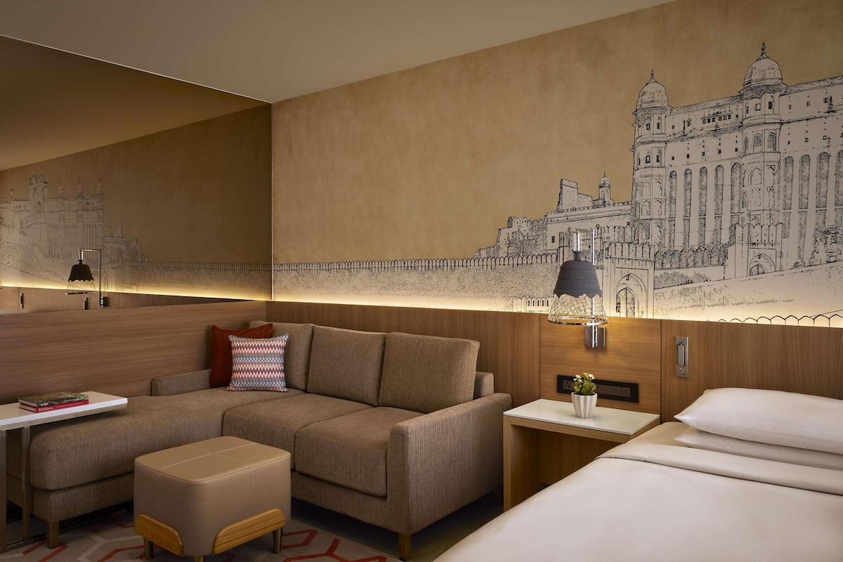 1 bedroom, premium bedding, down duvets, minibar