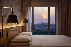 Quarto, 1 cama King e sofá-cama | Roupas de cama premium, edredons de pluma, frigobar, cofres nos quartos