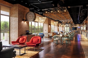 2 restaurantes, café da manhã, local e internacional