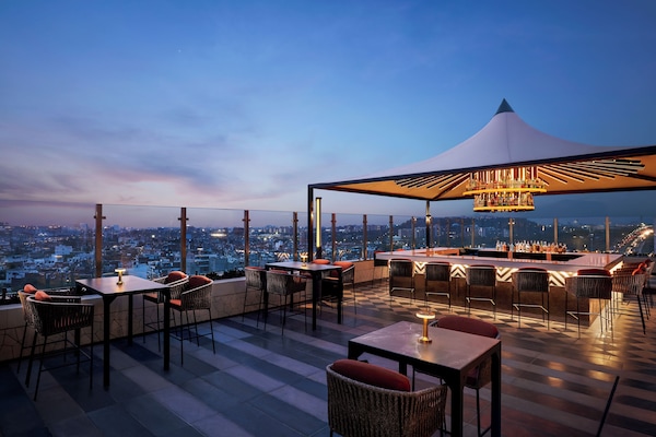 1 bedroom, premium bedding, down duvets, minibar