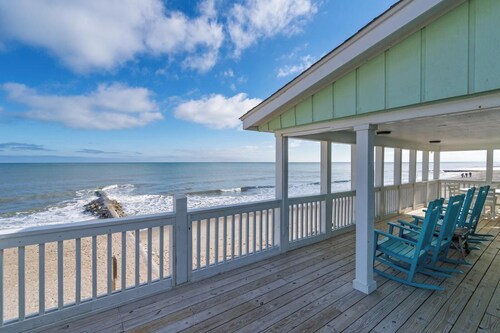 The Sandy Pineapple! Direct Edisto Beach oceanfront with 4 bedrooms and 2 baths