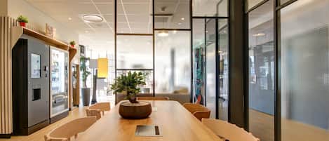 Coin salon dans le hall
