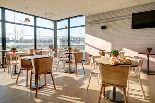 Desayuno buffet todos los días (con cargo)