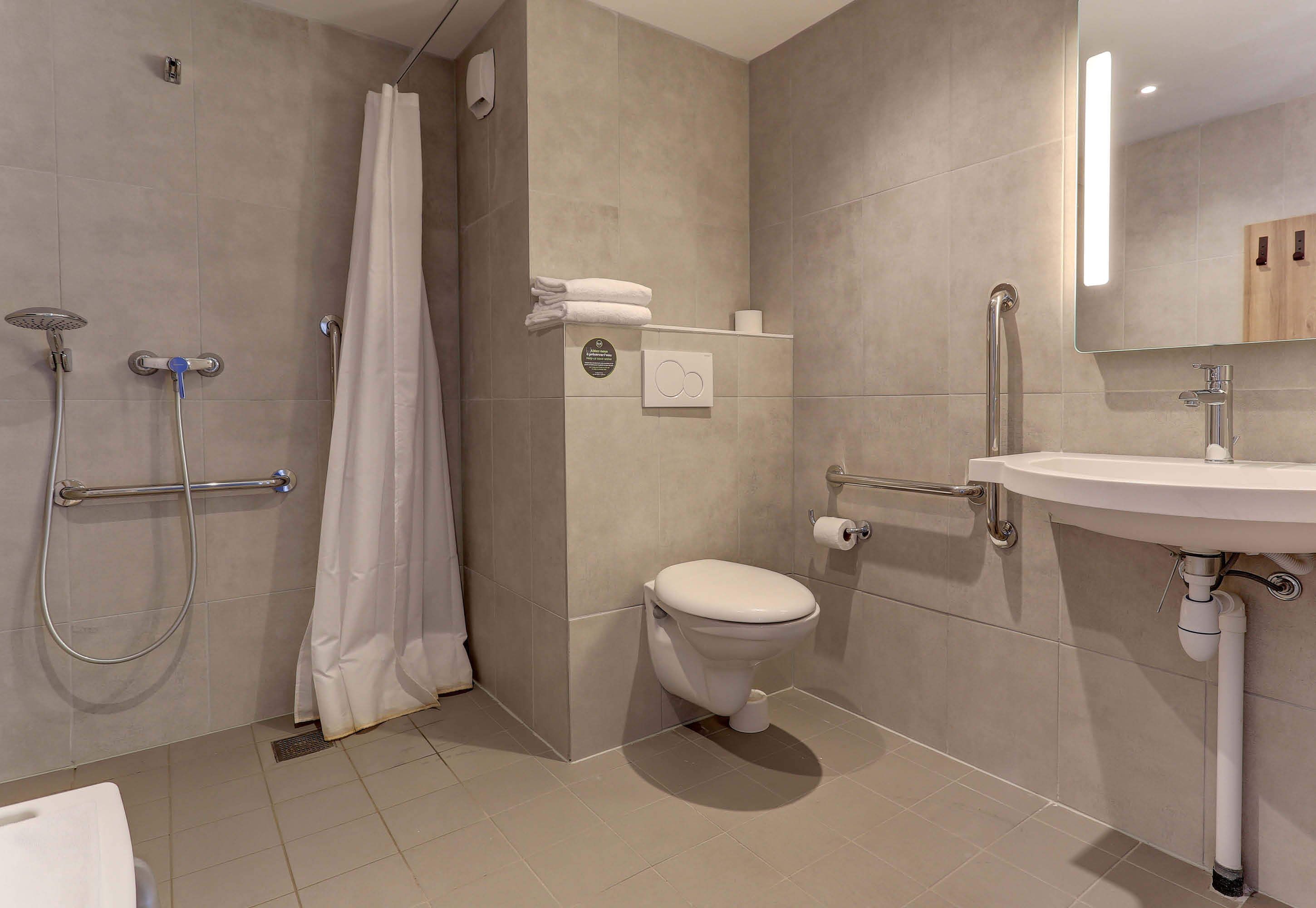 double room, mobility accessible, non smoking | bathroom | shower, towels, soap, shampoo