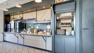 Petit déjeuner buffet servi tous les jours en supplément