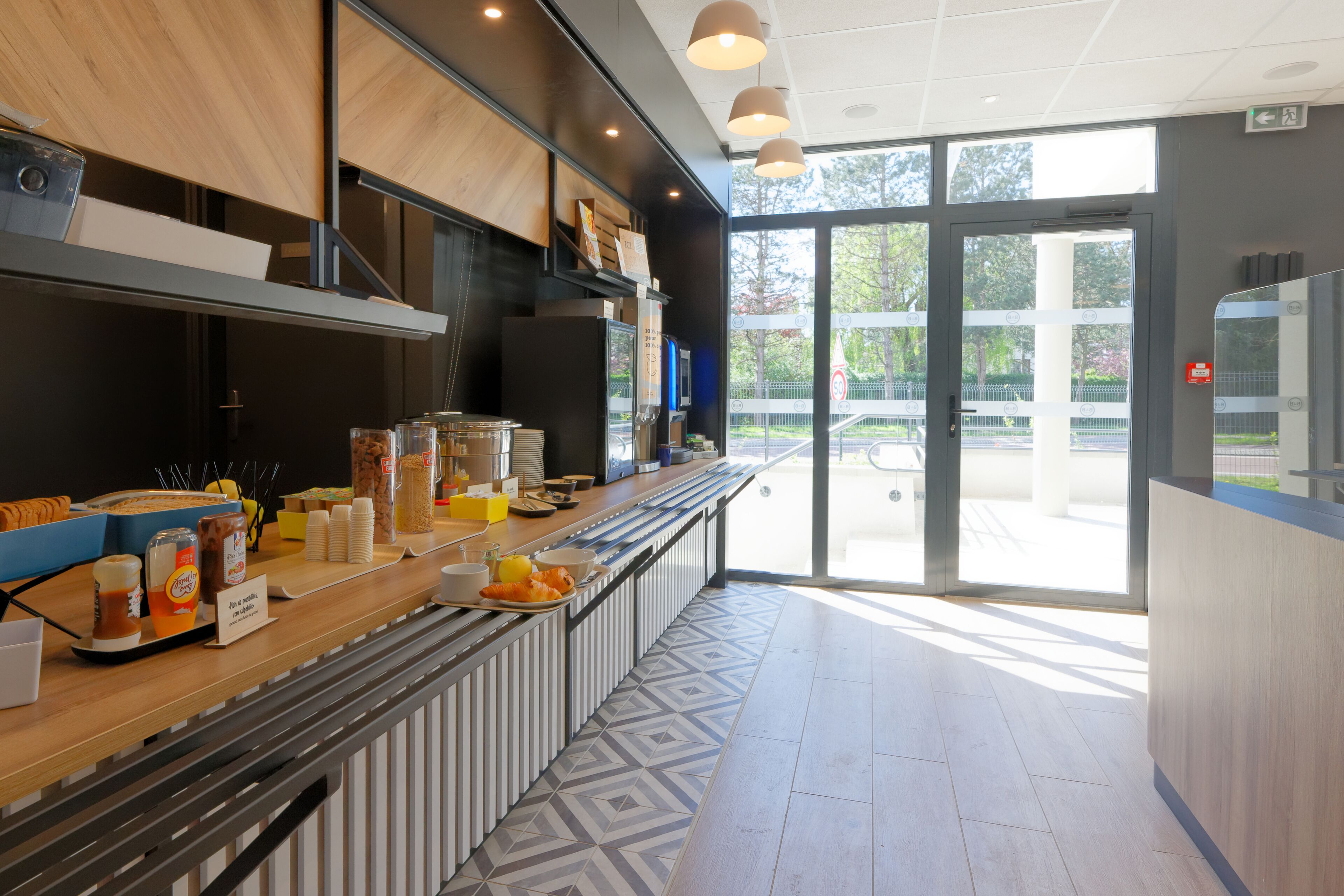 Petit déjeuner buffet servi tous les jours en supplément