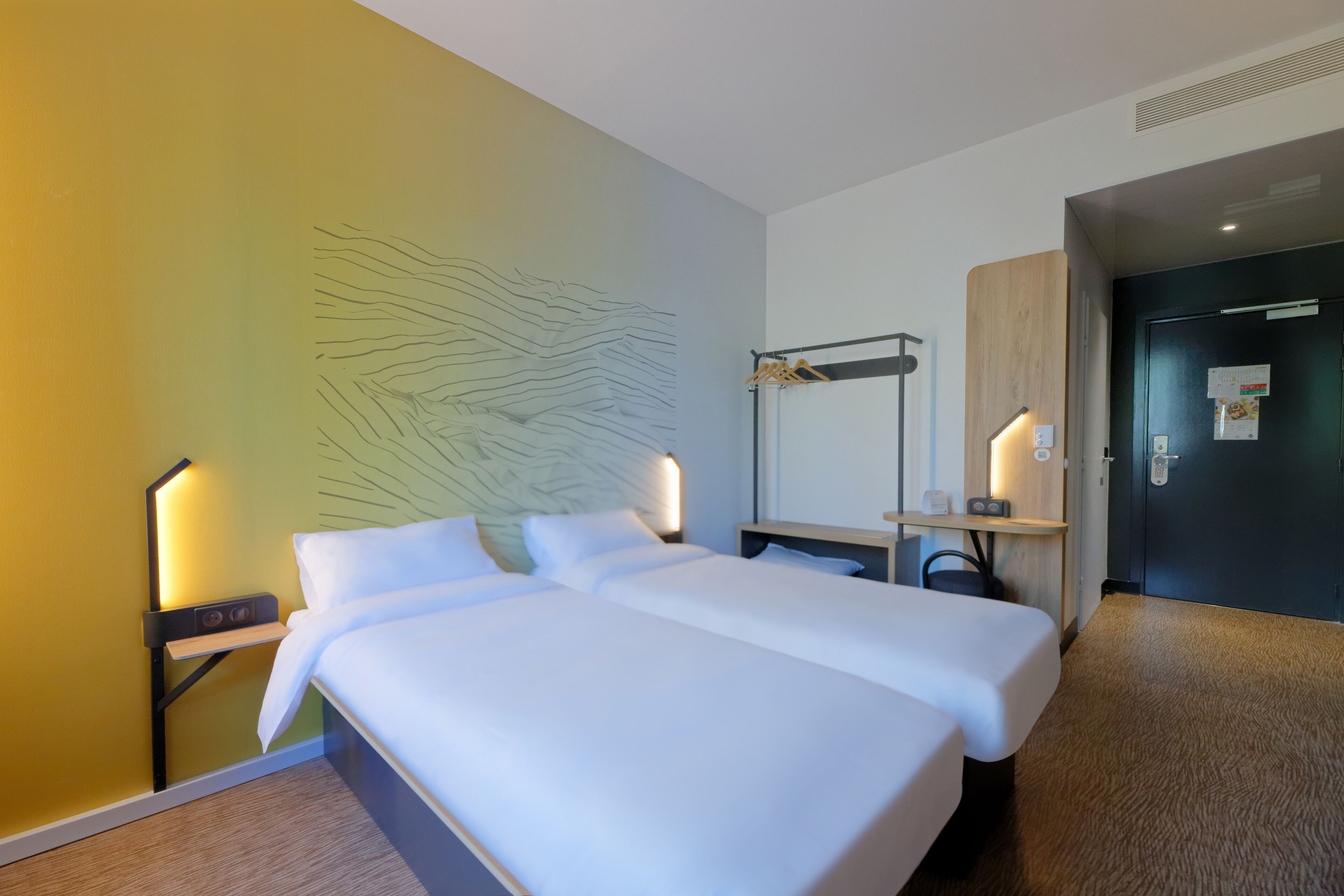 twin room, non smoking | 1 bedroom, desk, blackout curtains, free wifi