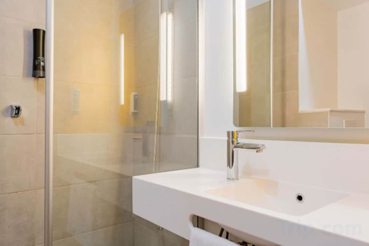 Shower, towels, soap, shampoo