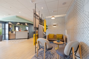 Coin salon dans le hall