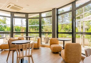 Lobby sitting area - B&B HOTEL Le Touquet (Cucq)