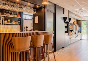 Bar (on property) - B&B HOTEL Le Touquet (Cucq)