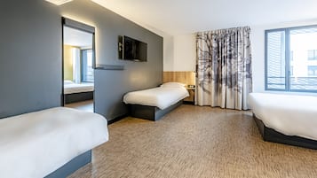 Habitación familiar, no fumadores | Escritorio, wifi gratis, ropa de cama