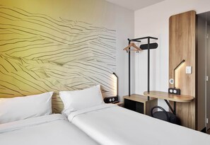 Chambre avec lits jumeaux, non-fumeur | Bureau, accès au Wi-Fi (inclus), literie fournie