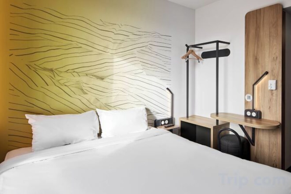 Escrivaninha, Wi-Fi de cortesia, roupa de cama