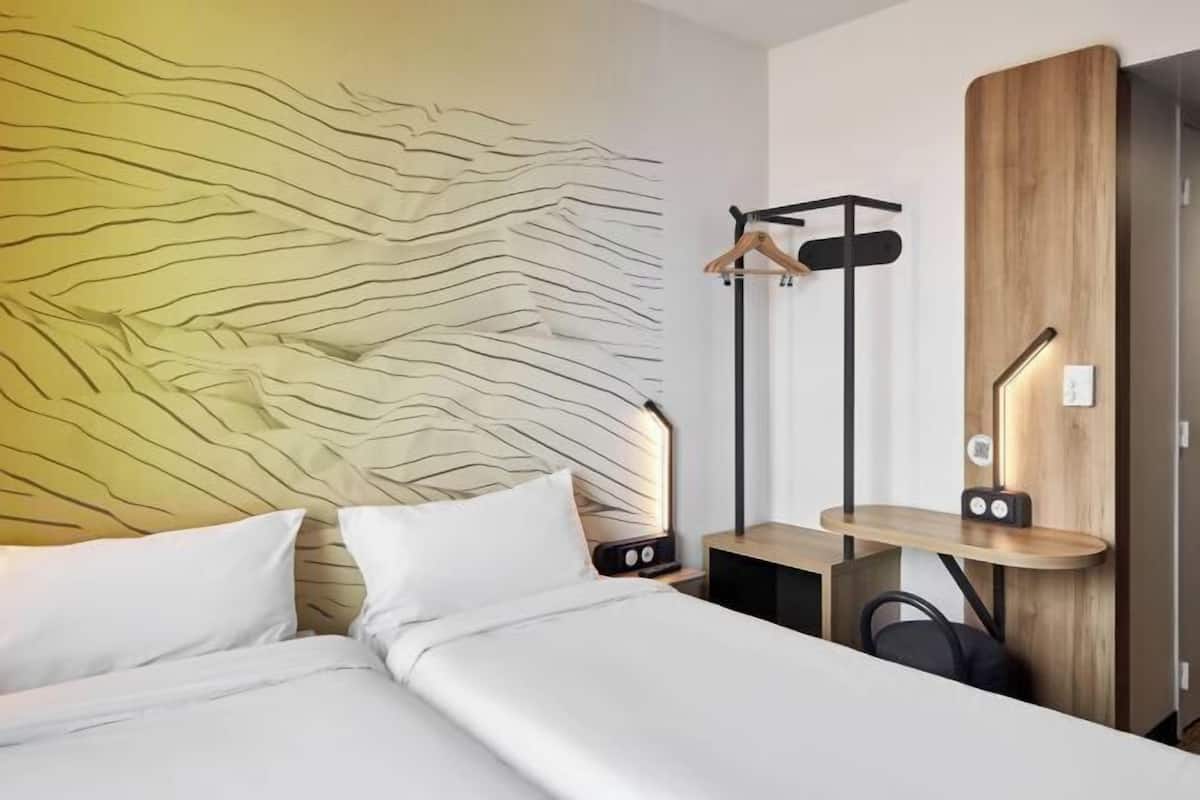 Desk, free WiFi, bed sheets