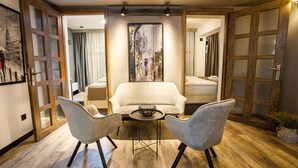 ファミリー ルーム | 低反発ベッド、ミニバー、セーフティボックス (室内)、WiFi (無料)