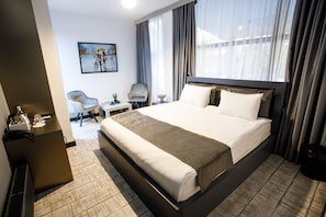 Quarto standard | Camas com colchões de espuma com sistema de memória, frigobar