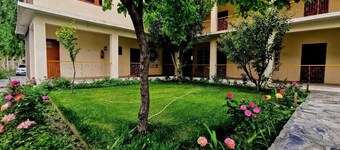 Gulmit Continental Hotel Hunza Valley