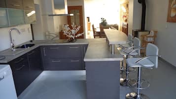 Refrigerador y microondas