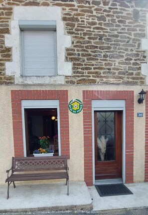 Exterior detail - CHEZ MARCELLE - ETEIGNIERES (ETEIGNIERES)