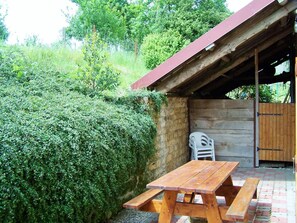Outdoor dining - CHEZ LÉONTINE - PUILLY ET CHARBEAUX (PUILLY ET CHARBEAUX)