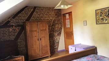 7 bedrooms, wheelchair access