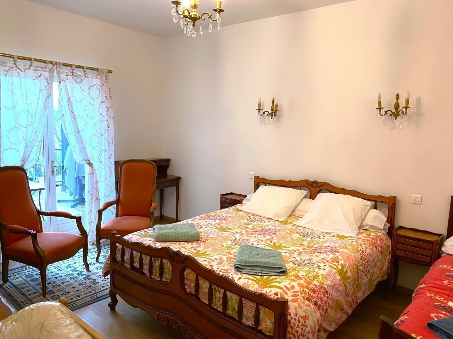 2 bedrooms, bed sheets