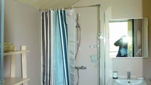 A modern bathroom with a glass shower enclosure, a white sink, and a mirror above it. - LE Chalet - Bazeilles (BAZEILLES)