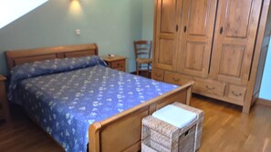 8 bedrooms, wheelchair access