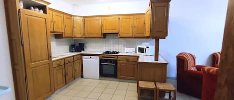 Fridge, microwave