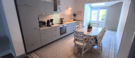 Fridge, microwave
