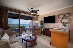 living room to the lanai