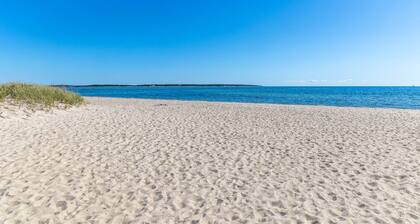 Breakwater Cottage's - Views of Nantucket Sound - Shared Pool - Beach Access