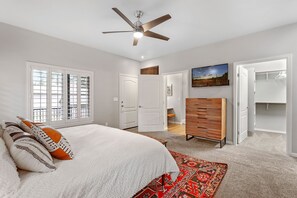 5 bedrooms, desk, iron/ironing board, travel cot