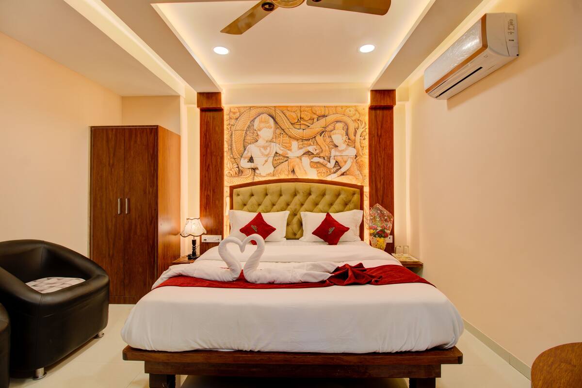 Deluxe Double Room, 1 Double Bed | WiFi (free), bed sheets