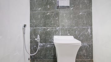 Deluxe Double Room, 1 Double Bed | Bathroom