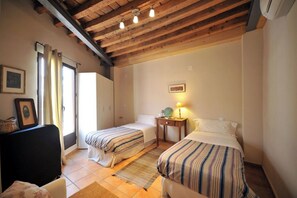 4 Schlafzimmer, Bügeleisen/Bügelbrett, Reisekinderbett, kostenloses WLAN