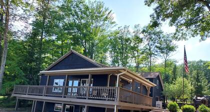 Cozy Lakefront Cottage: Snowmobile & ORV trails, great fishing, Hiking