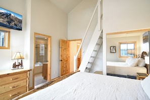 3 bedrooms, iron/ironing board, free internet, bed sheets